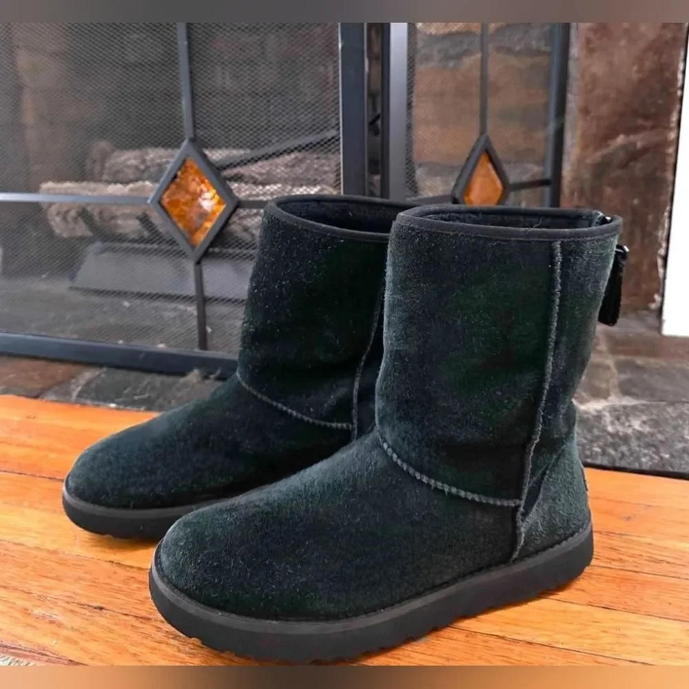 UGG Classic Short Logo Back Zip Black Shearling Suede Boots 10